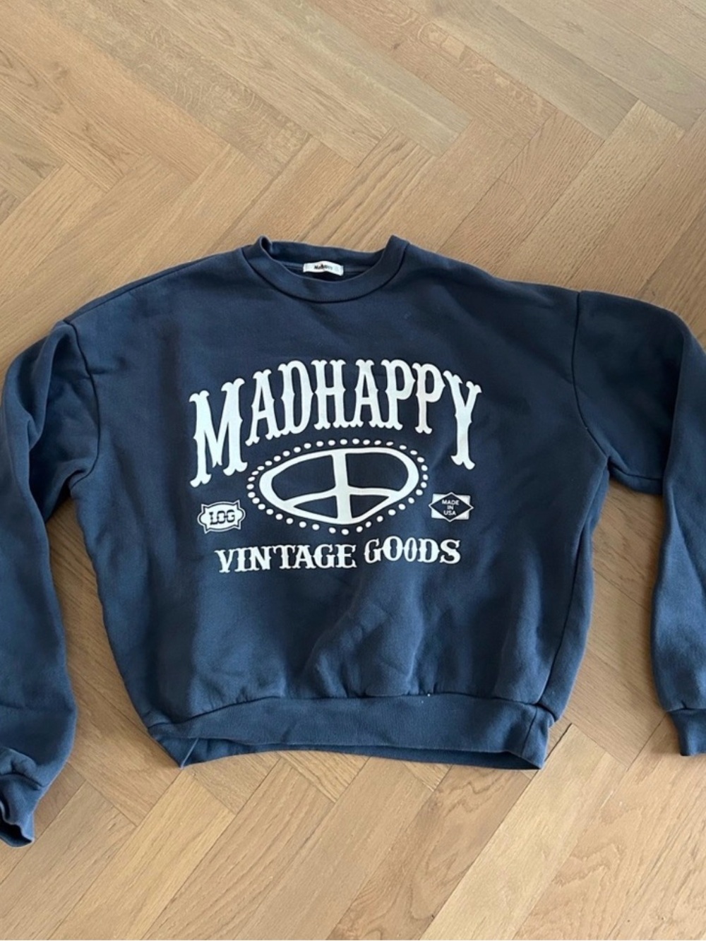 MADHAPPY CREW SIZE XS but fits more like a M